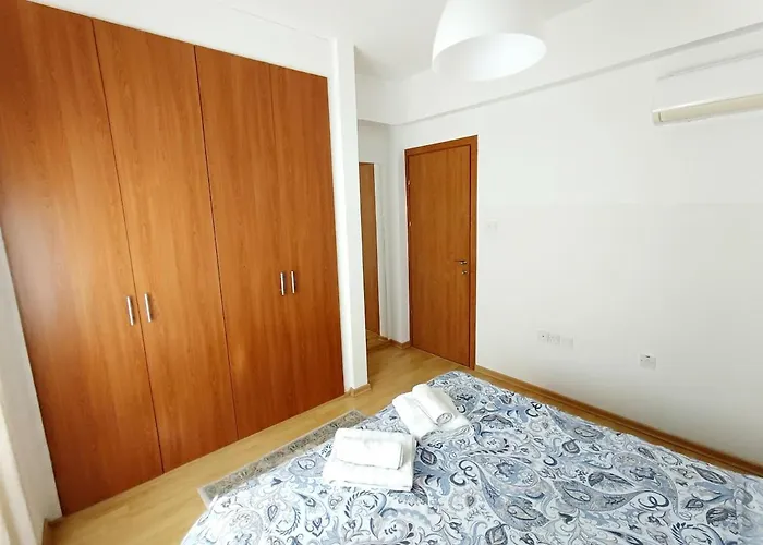 Center Walking To The 2 Bedrooms *