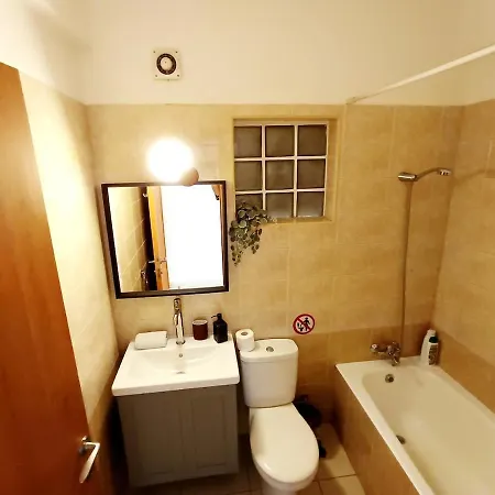 Center Walking To The 2 Bedrooms Apartament