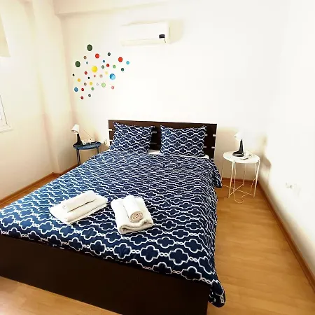 Center Walking To The 2 Bedrooms Apartament