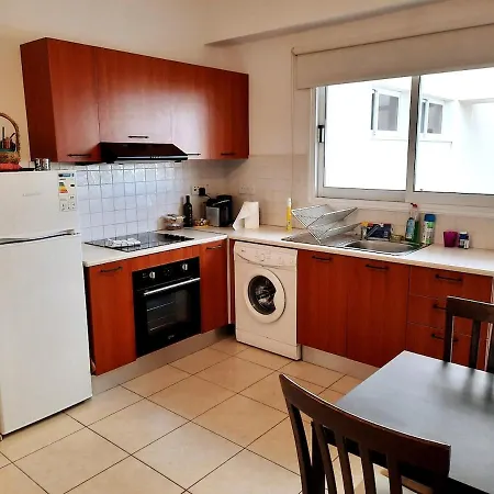 Center Walking To The 2 Bedrooms Apartament Larnaca