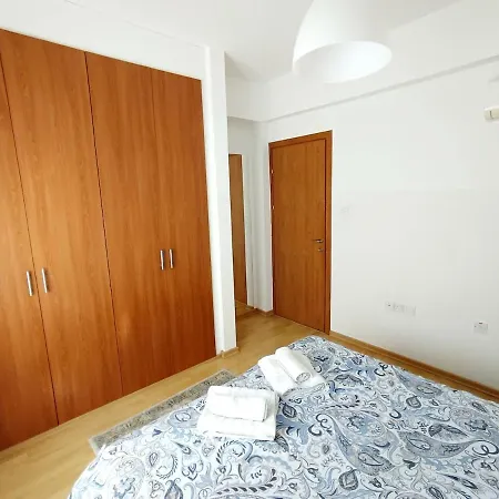 Center Walking To The 2 Bedrooms *