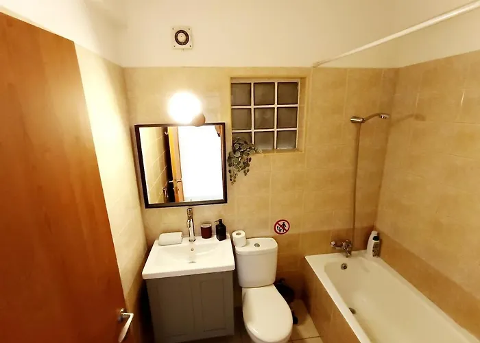 Center Walking To The 2 Bedrooms Apartament